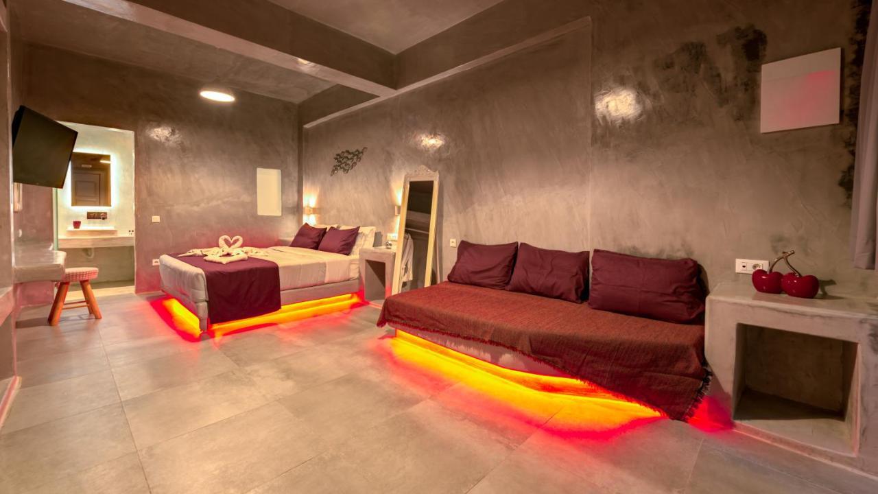 The Muses Of Santorini Private Jacuzzi Suites Vóthon Eksteriør bilde