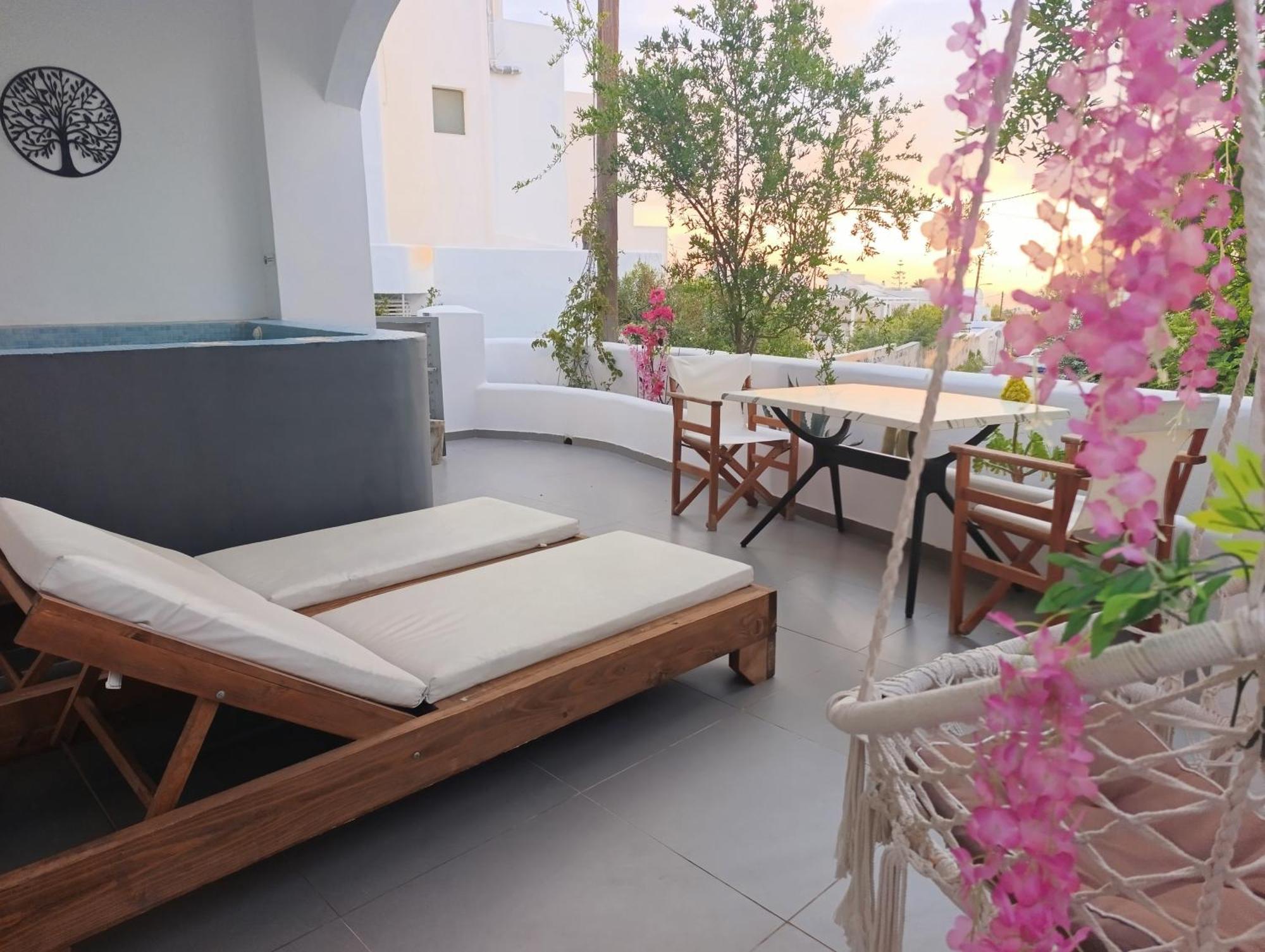 The Muses Of Santorini Private Jacuzzi Suites Vóthon Rom bilde